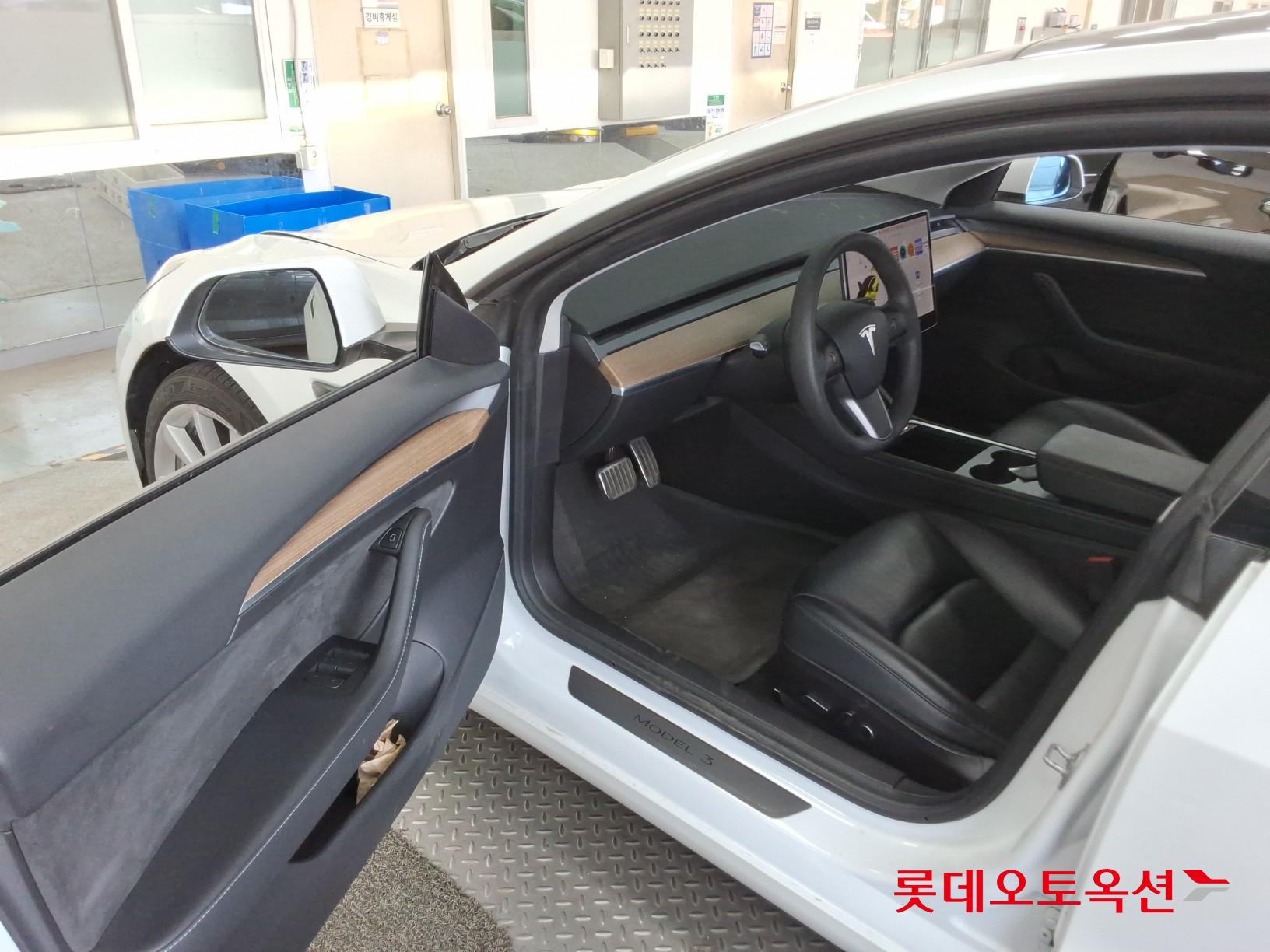 TESLA Model 3 - 35