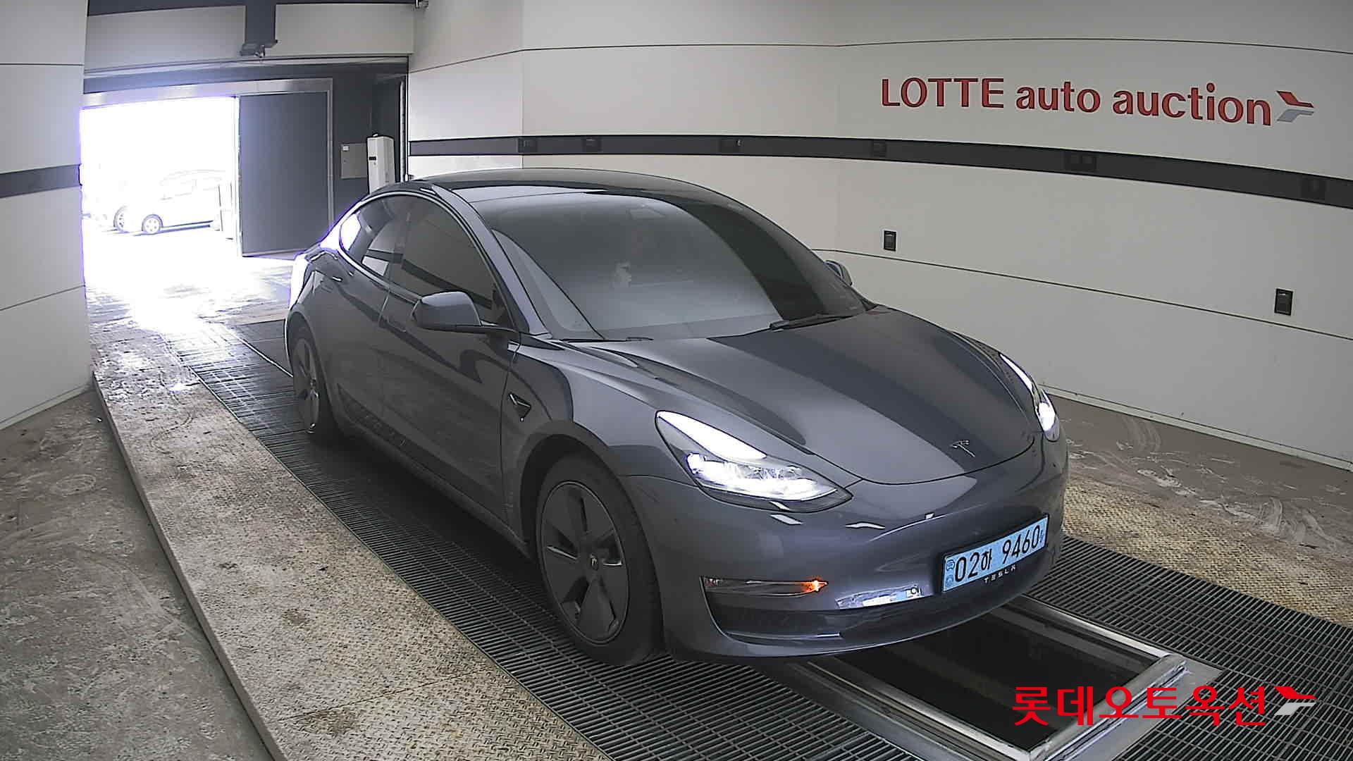 TESLA Model 3 - 6