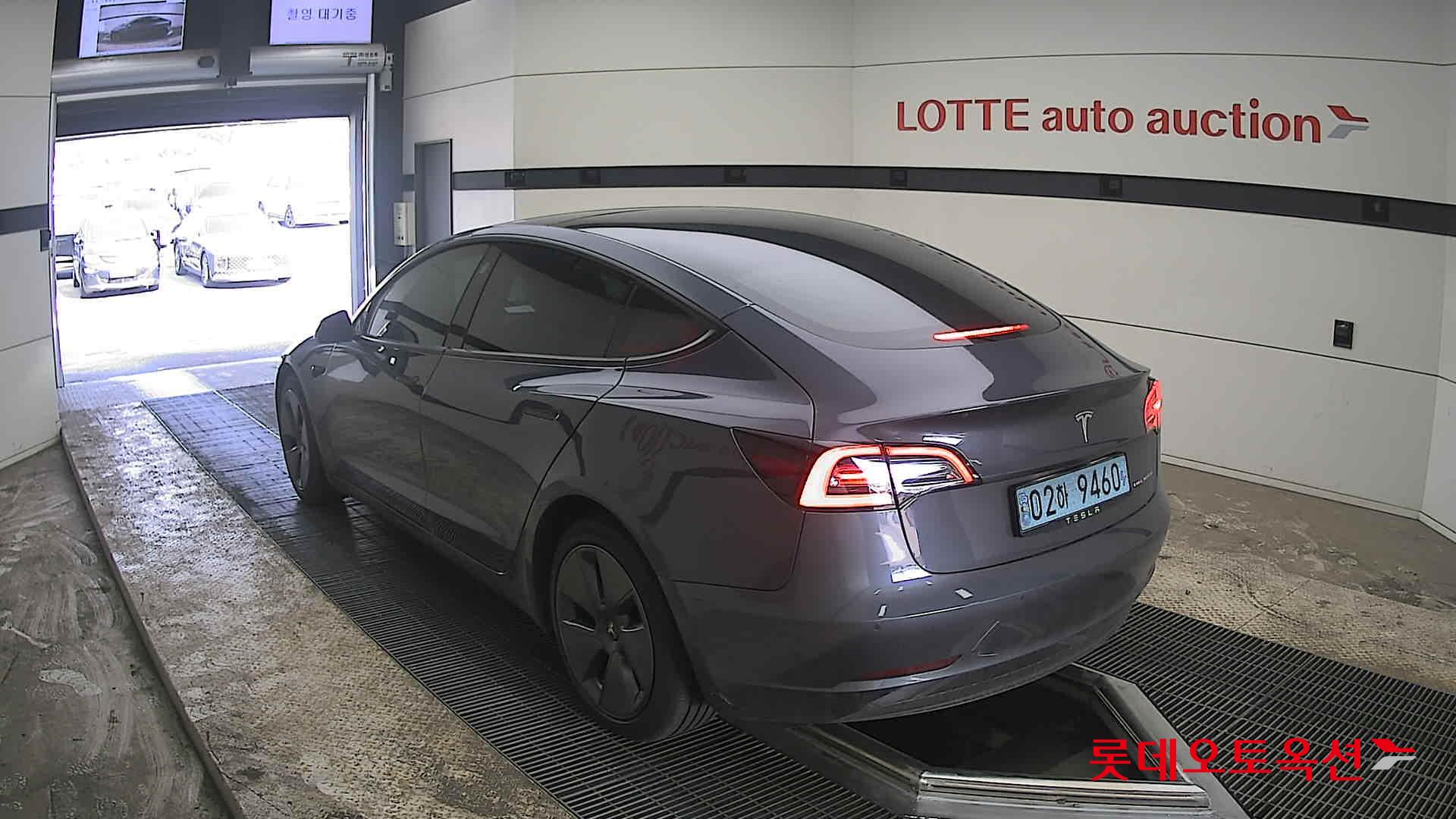 TESLA Model 3 - 4