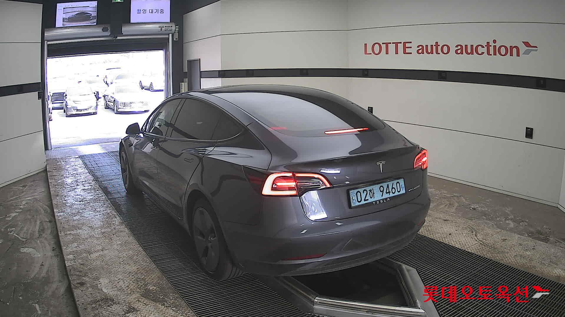 TESLA Model 3 - 16