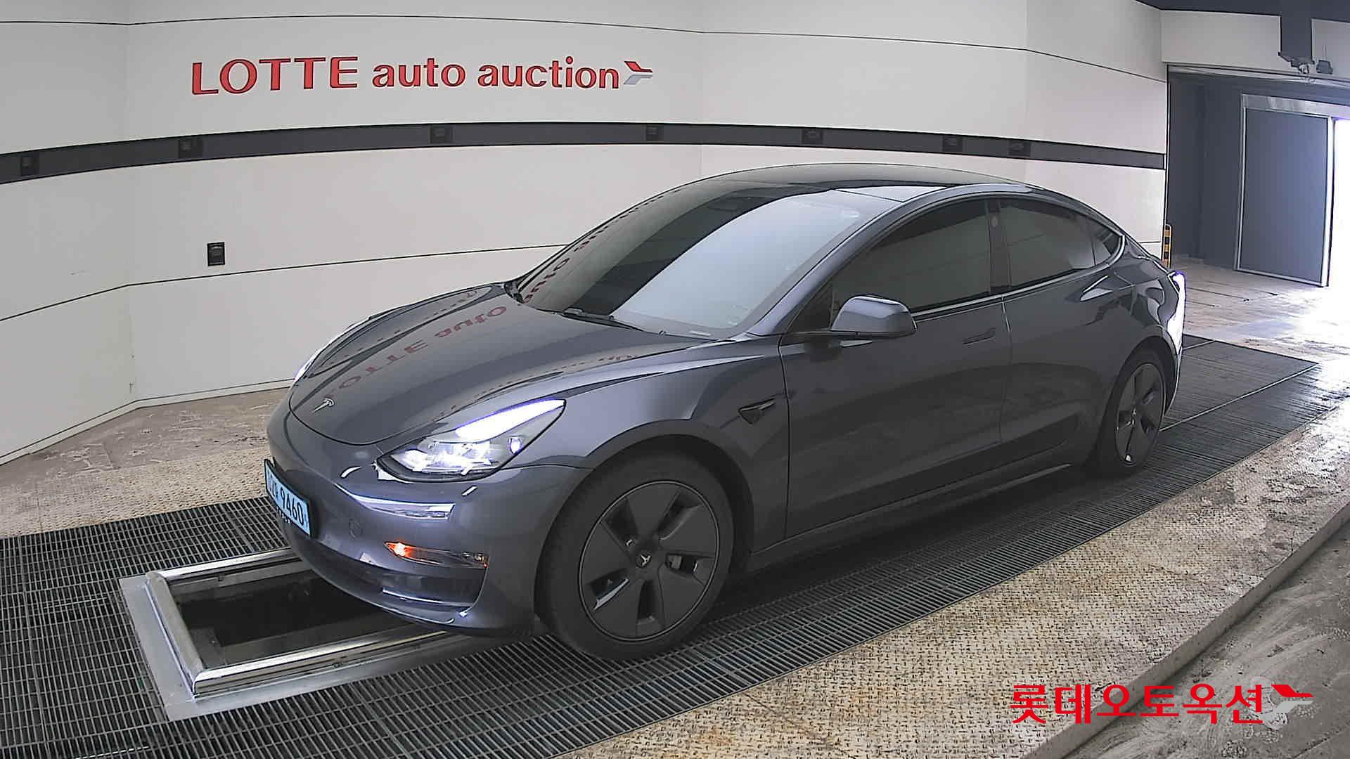 TESLA Model 3 - 11