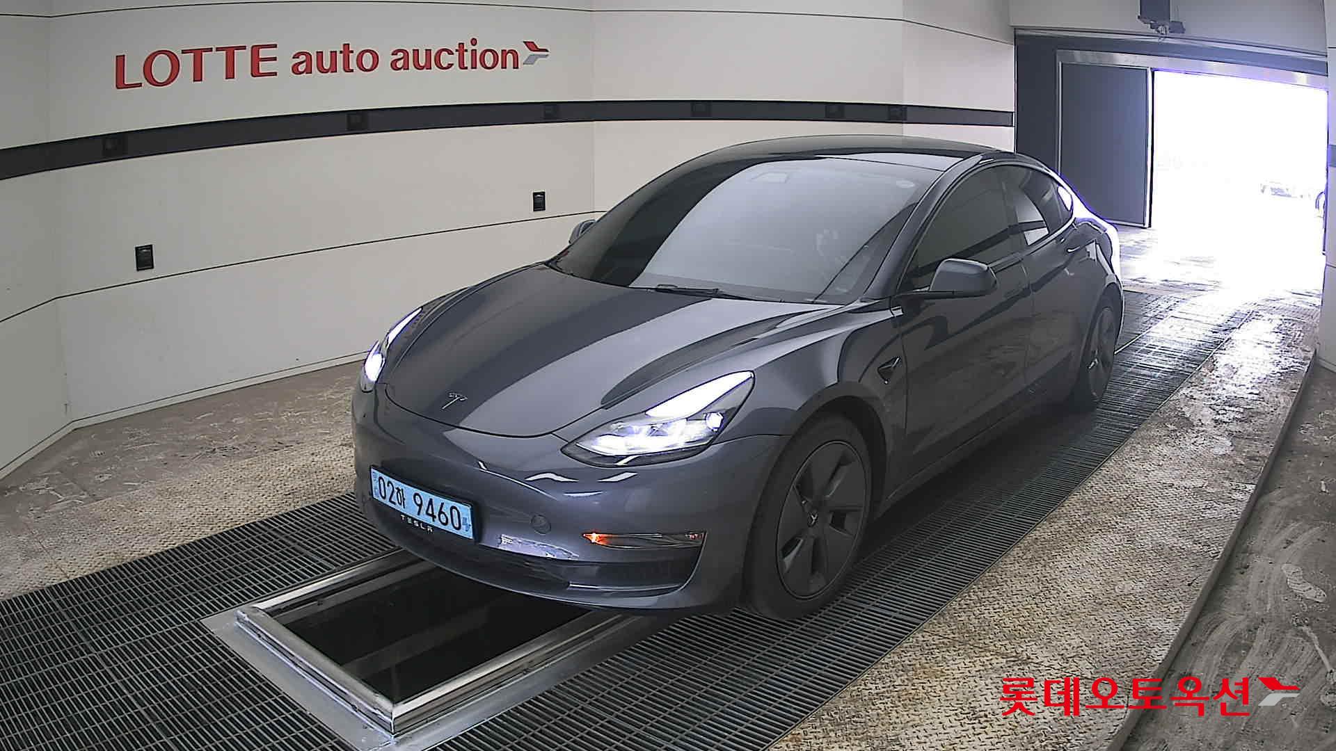 TESLA Model 3 - 3