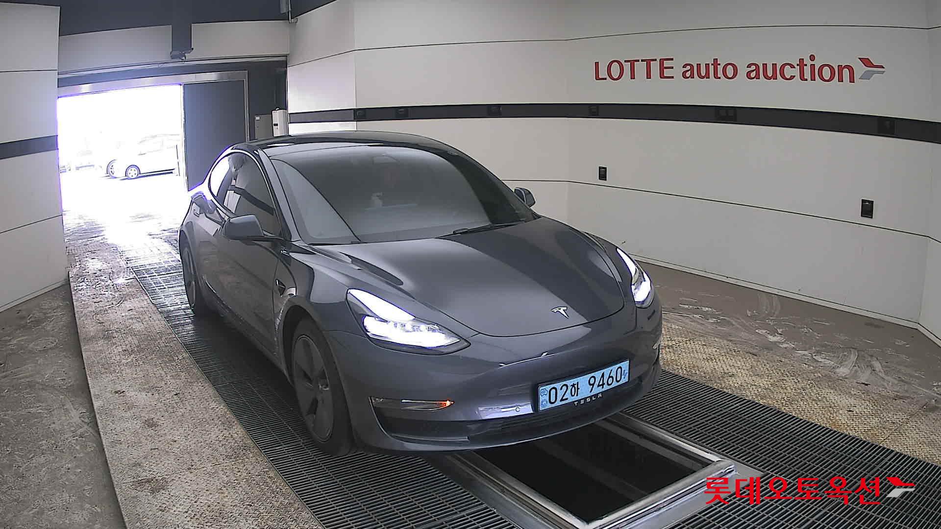 TESLA Model 3 - 24