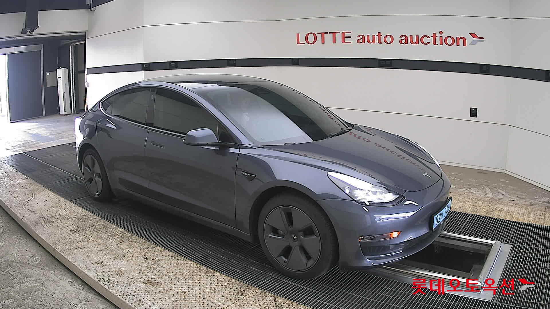TESLA Model 3 - 23