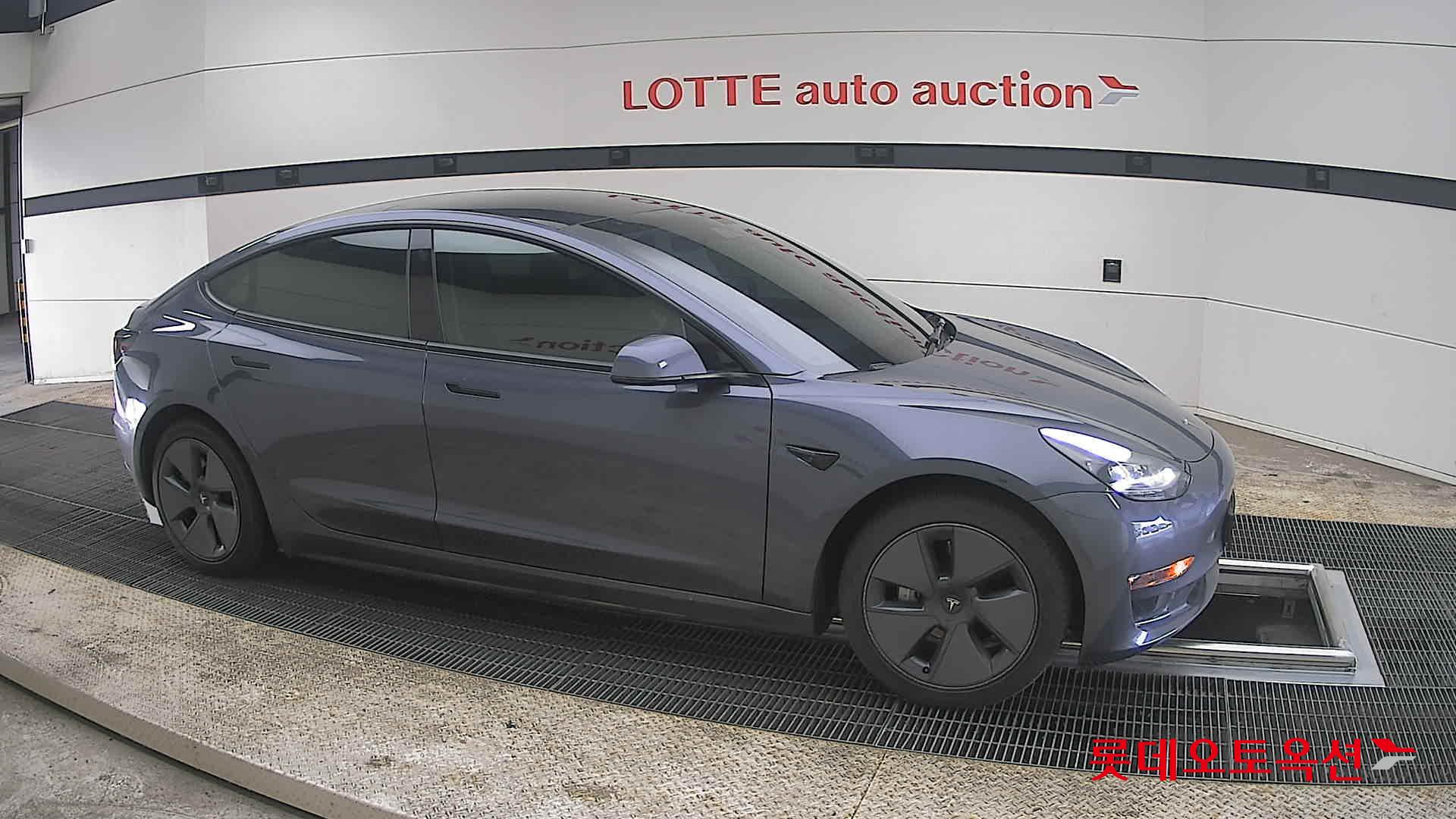 TESLA Model 3 - 22
