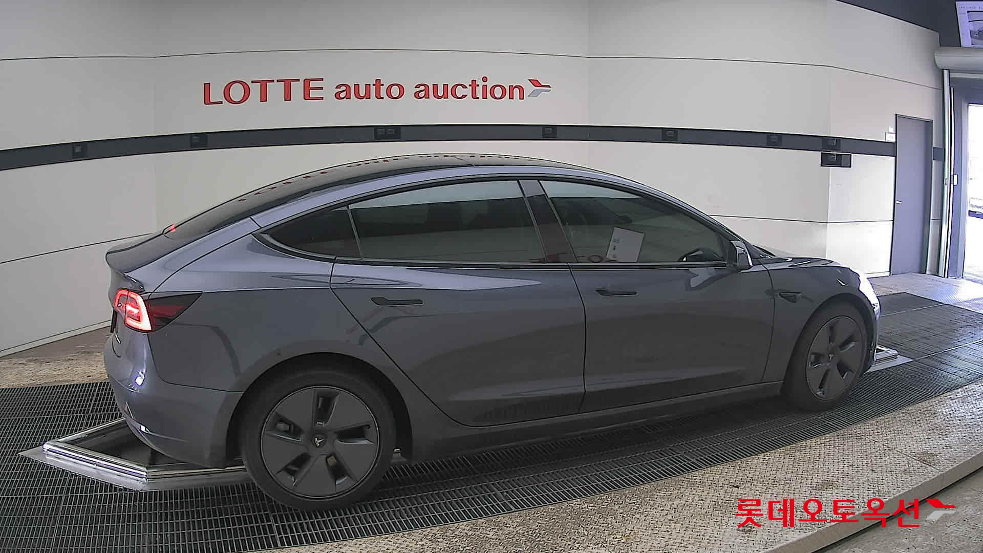 TESLA Model 3 - 20