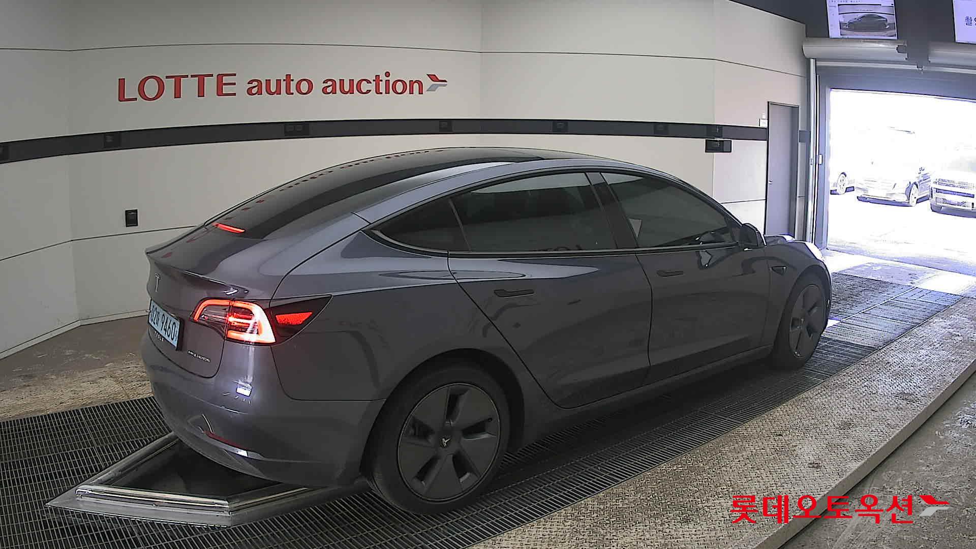 TESLA Model 3 - 19