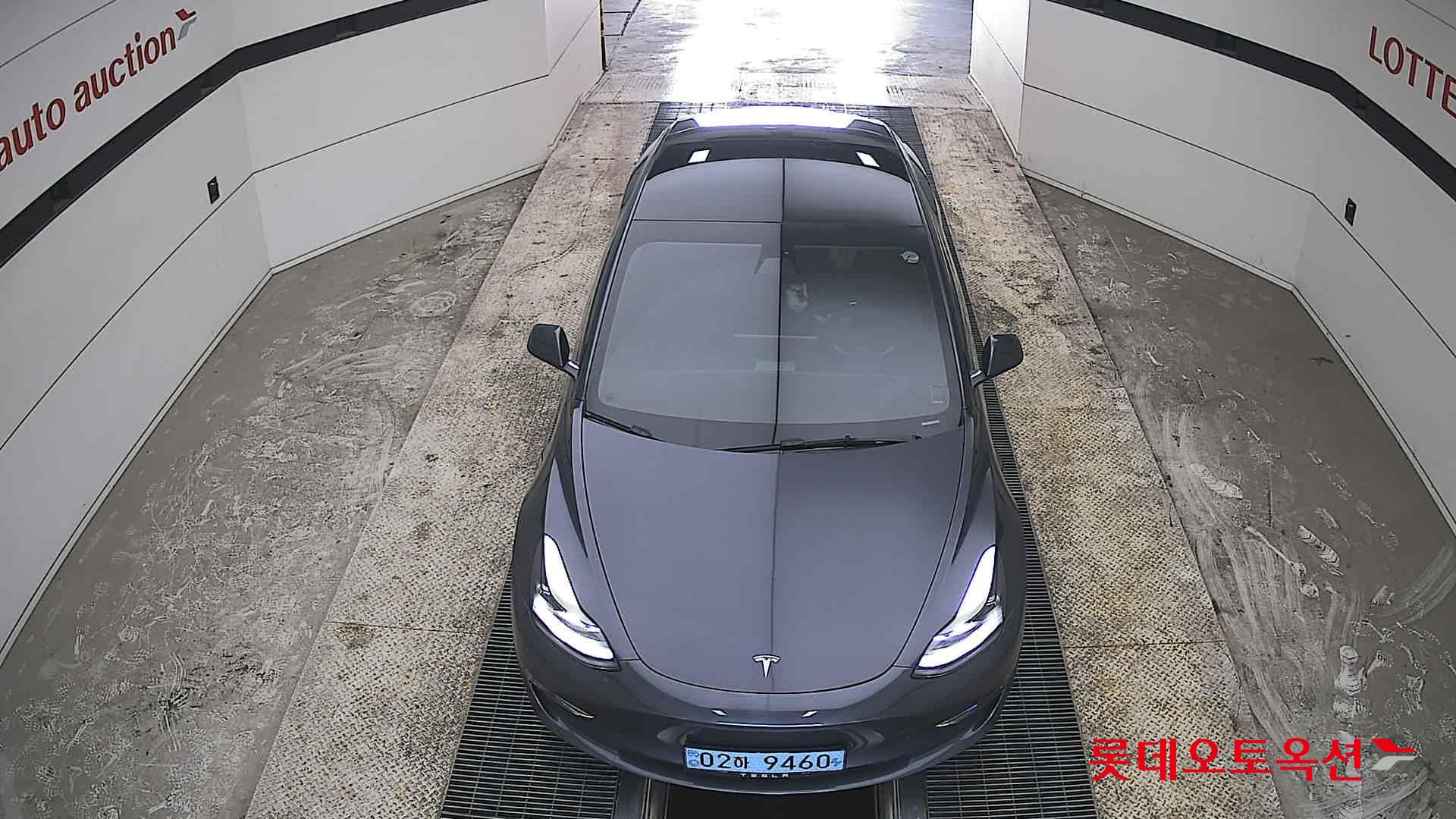 TESLA Model 3 - 7