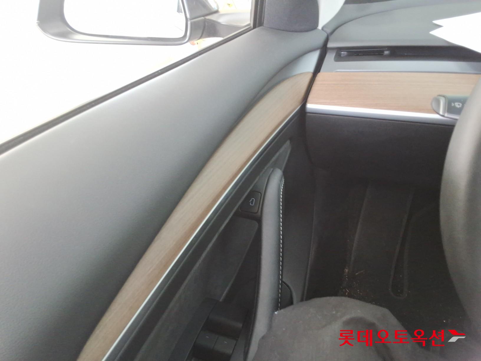 TESLA Model 3 - 29