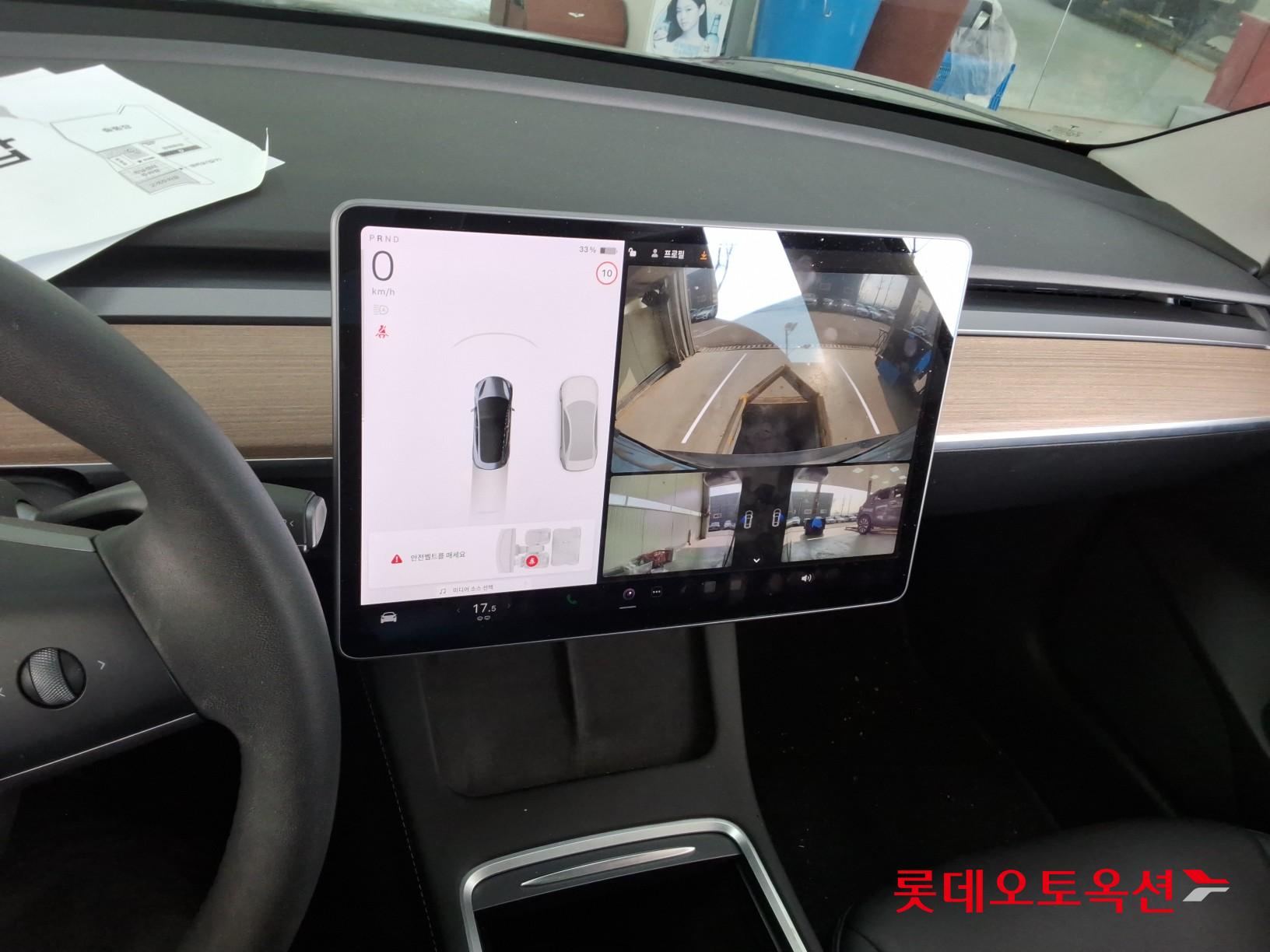 TESLA Model 3 - 31