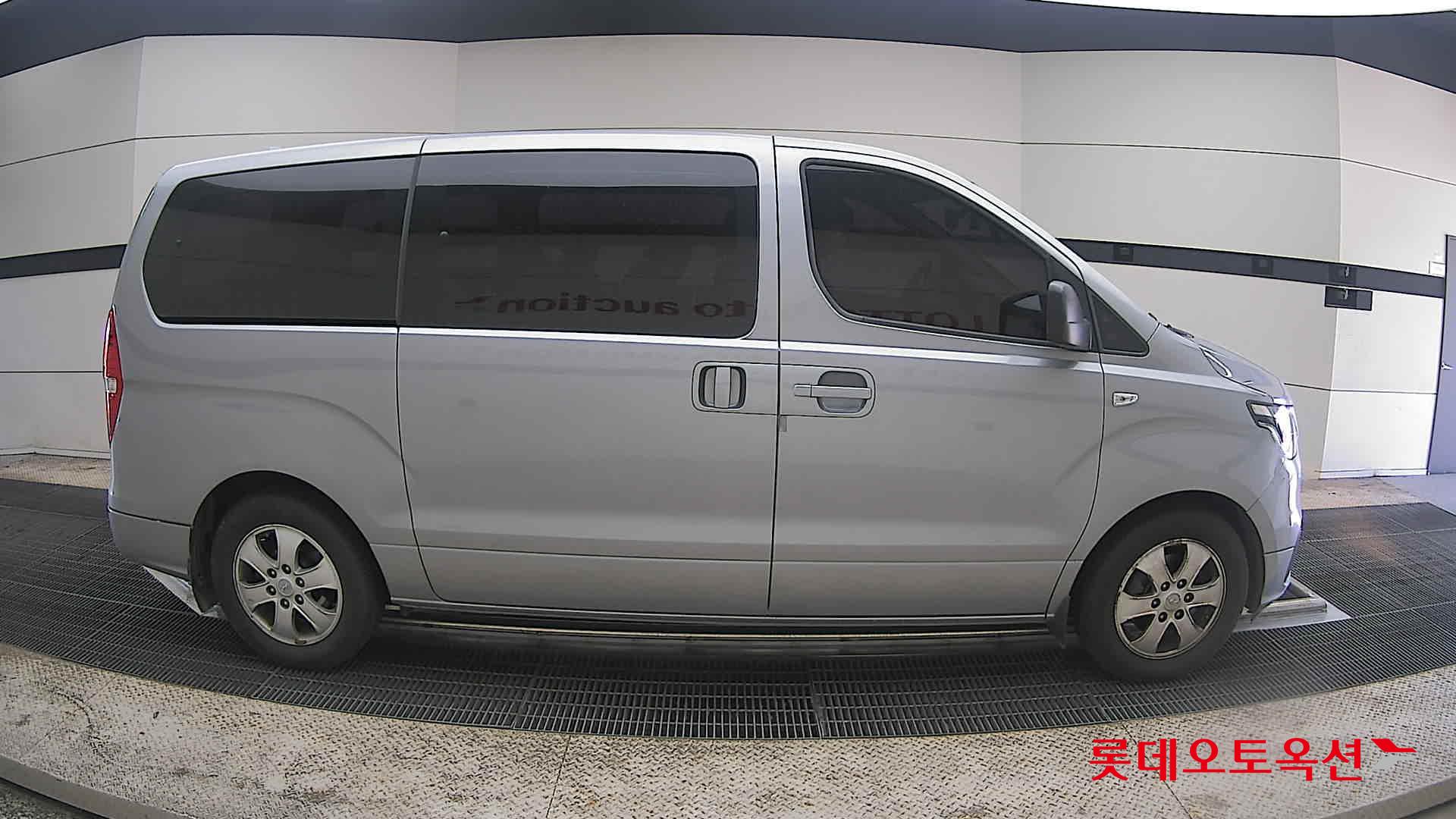 Hyundai Grand Starex - 21