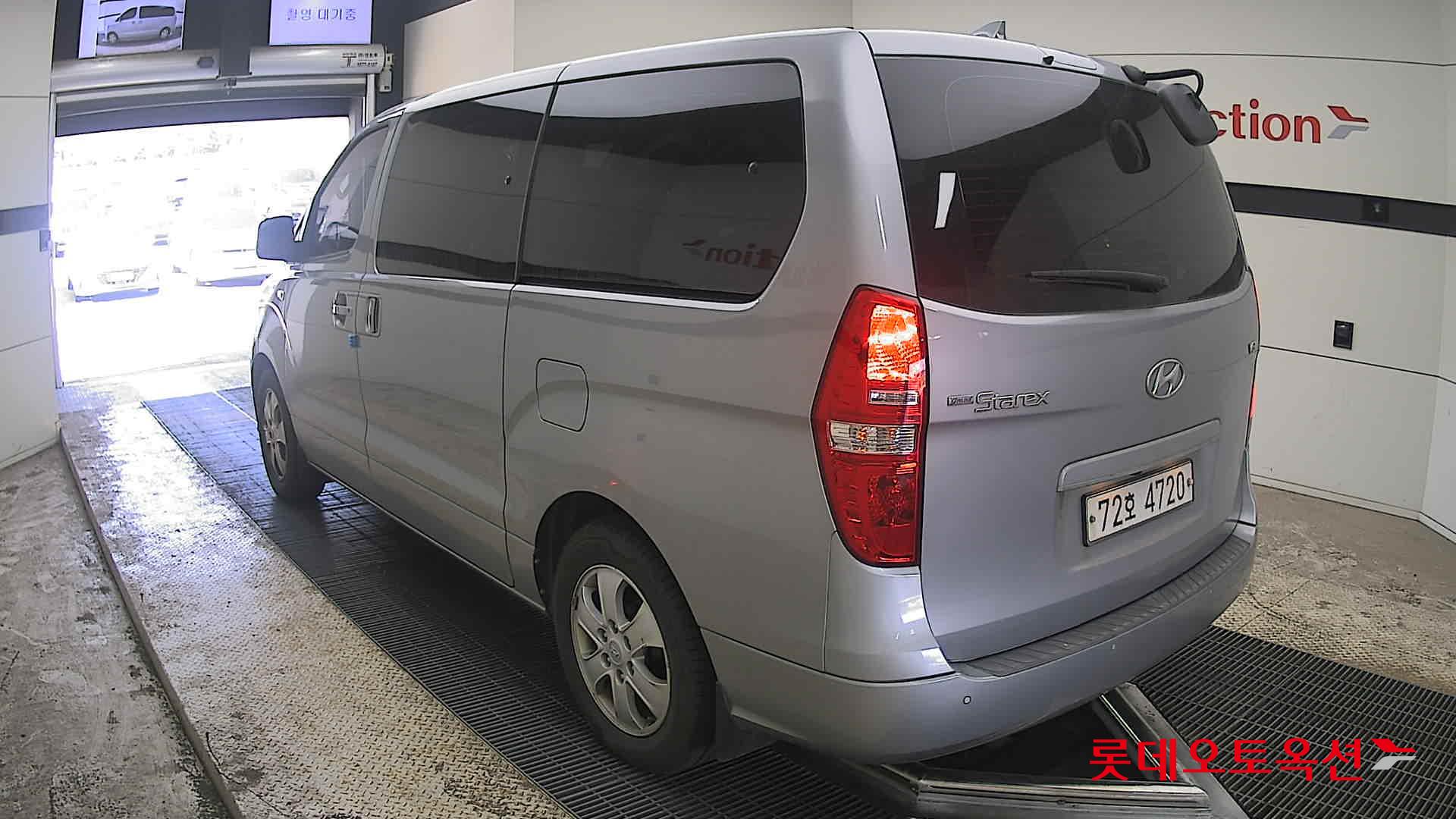 Hyundai Grand Starex - 4