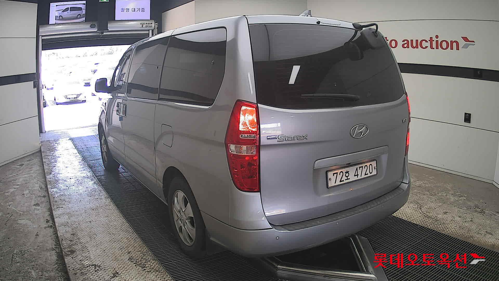 Hyundai Grand Starex - 16