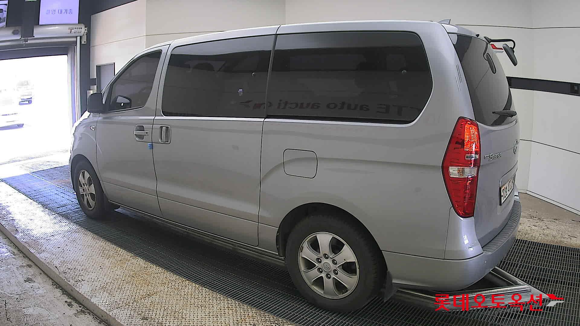 Hyundai Grand Starex - 15