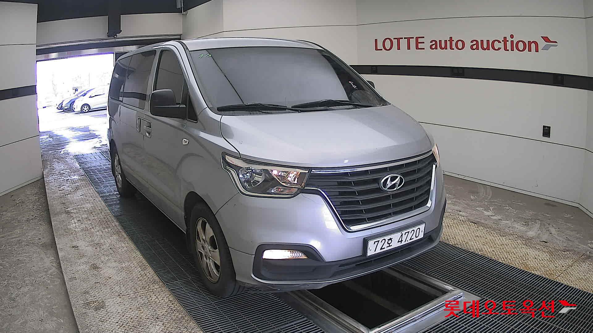 Hyundai Grand Starex - 24