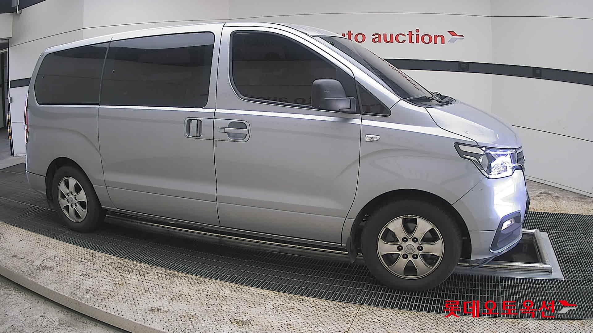 Hyundai Grand Starex - 22