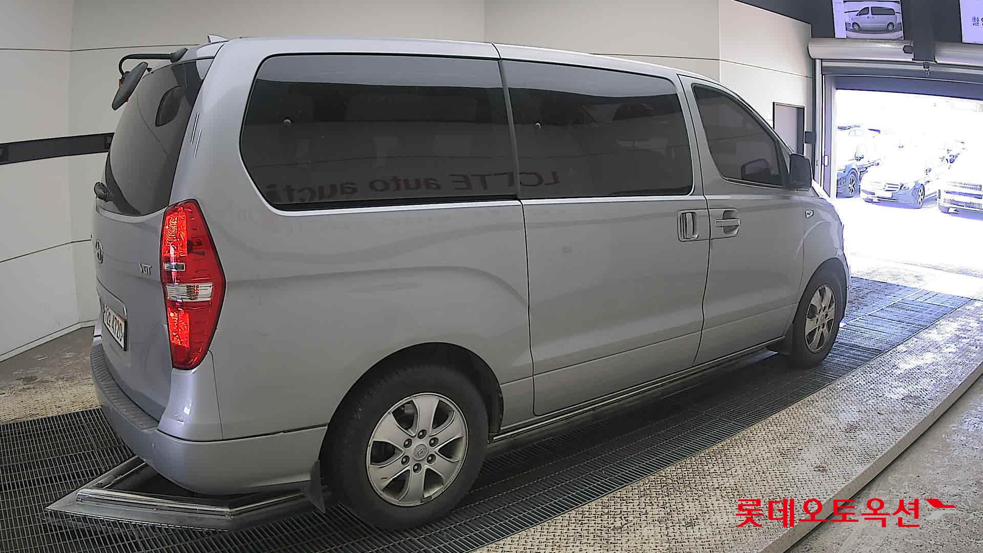 Hyundai Grand Starex - 19