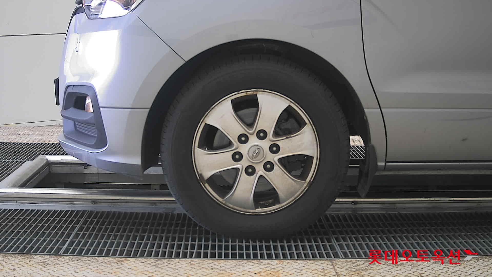 Hyundai Grand Starex - 25