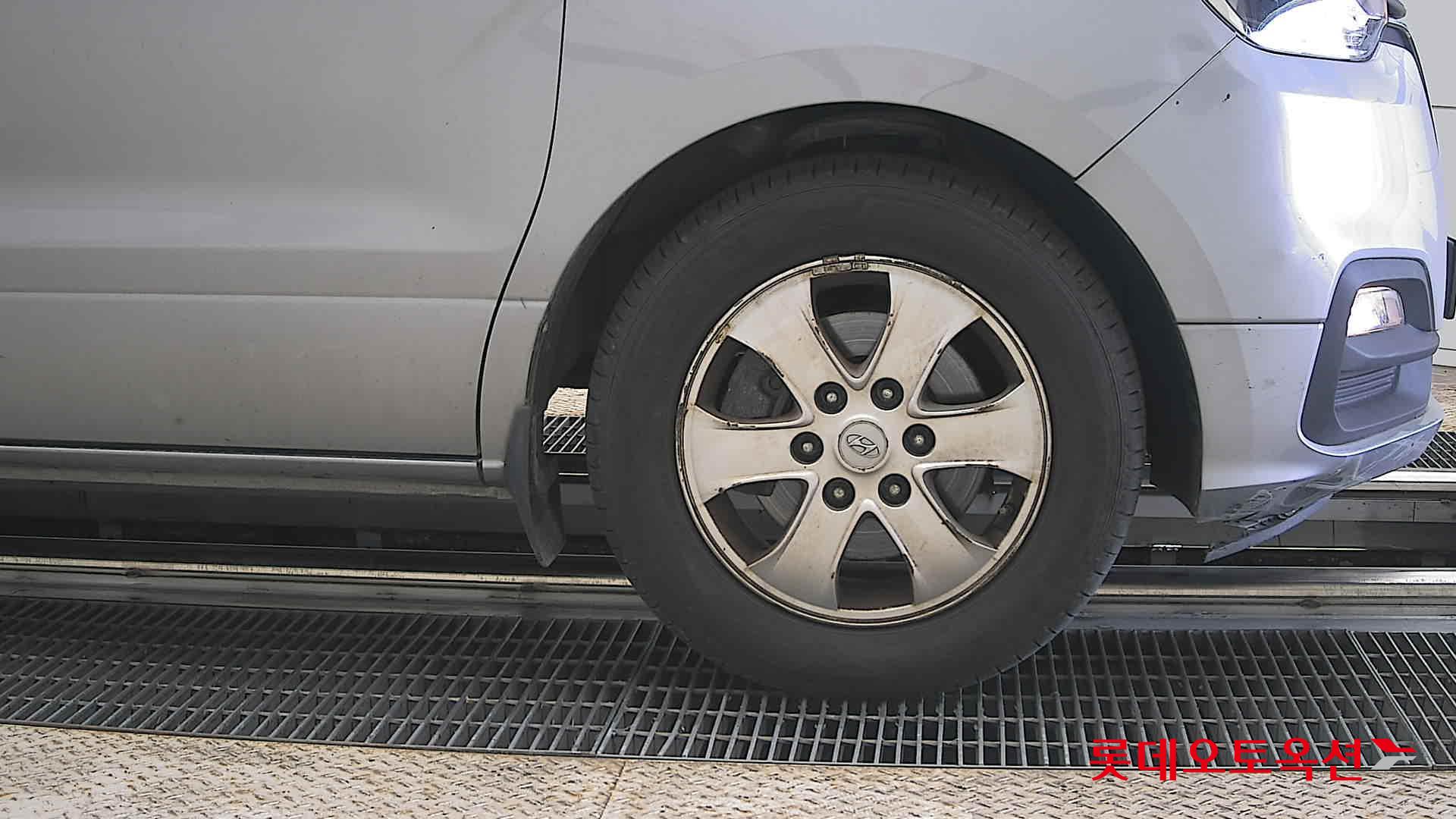 Hyundai Grand Starex - 27