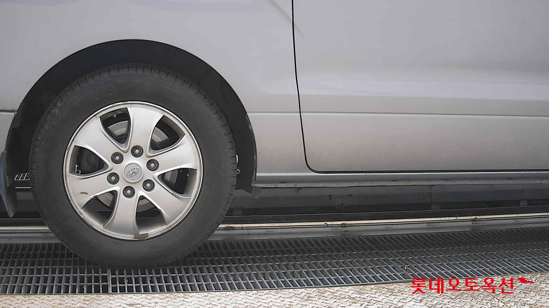 Hyundai Grand Starex - 28