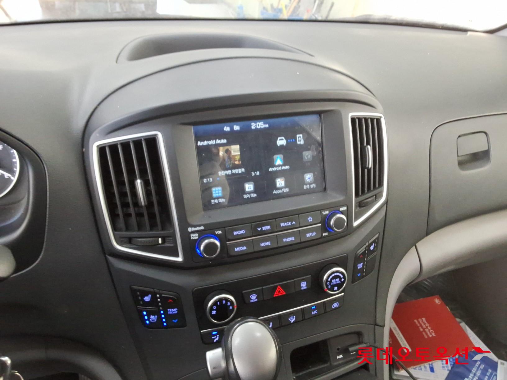 Hyundai Grand Starex - 32