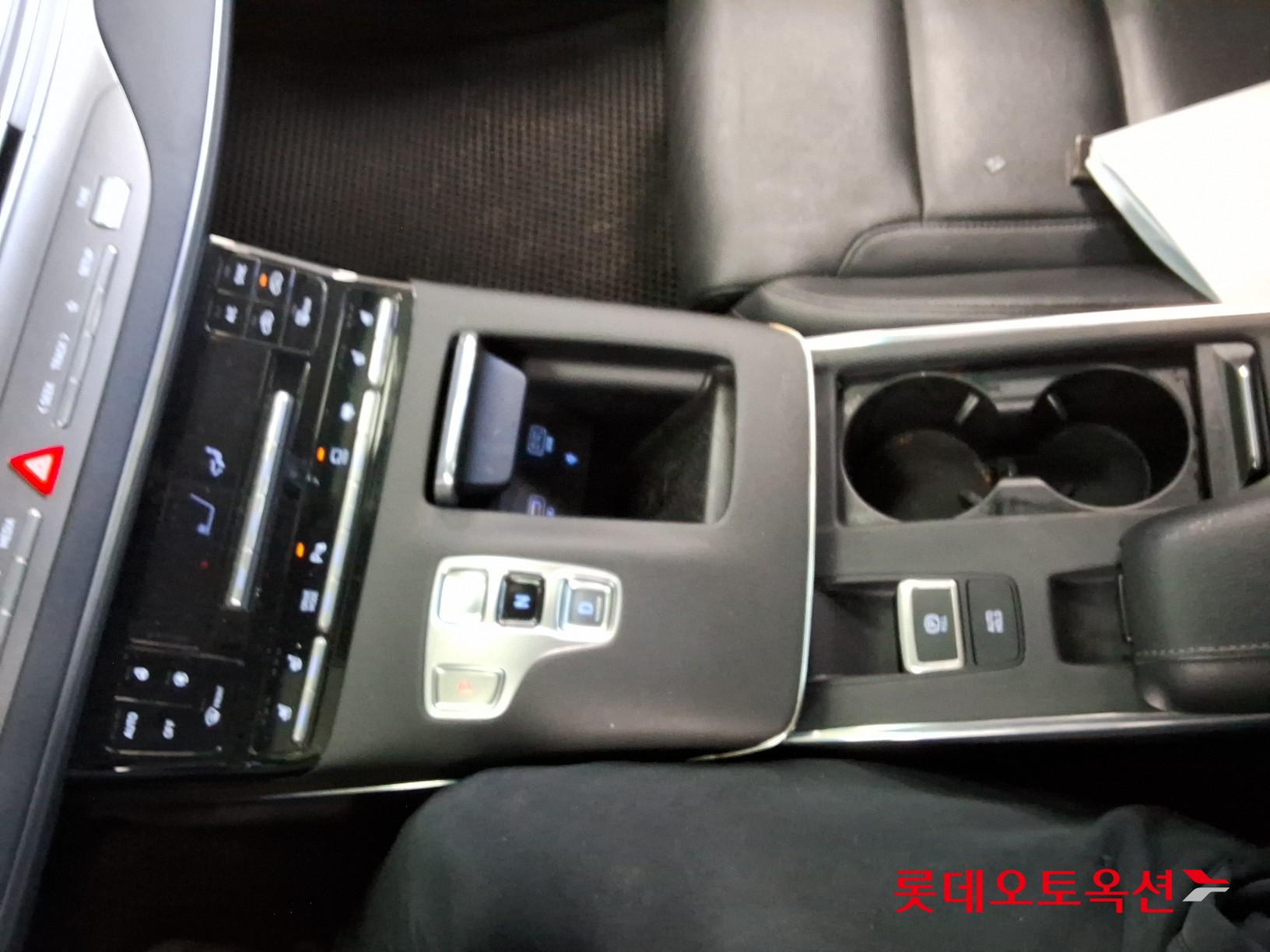 Hyundai Grandeur - 35