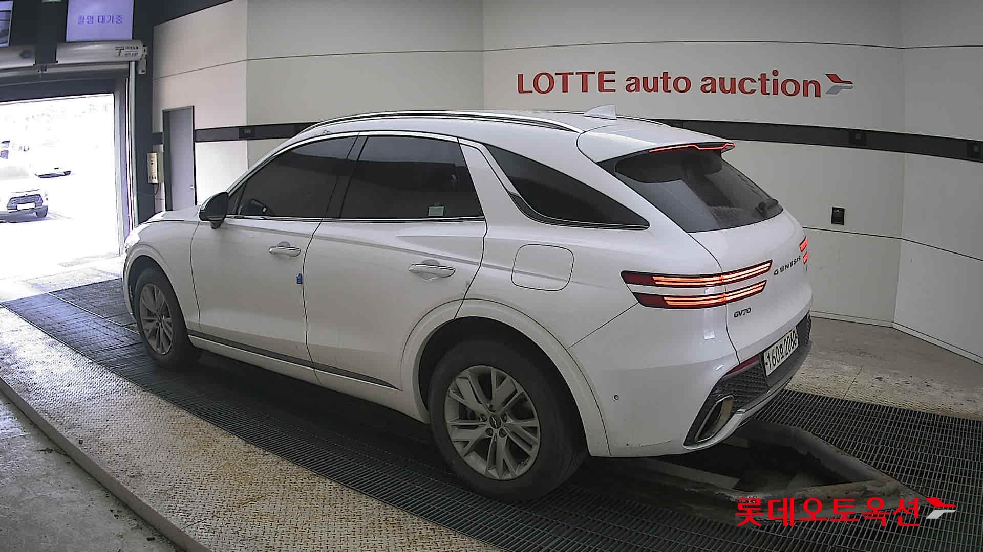 جينسس جي في 70