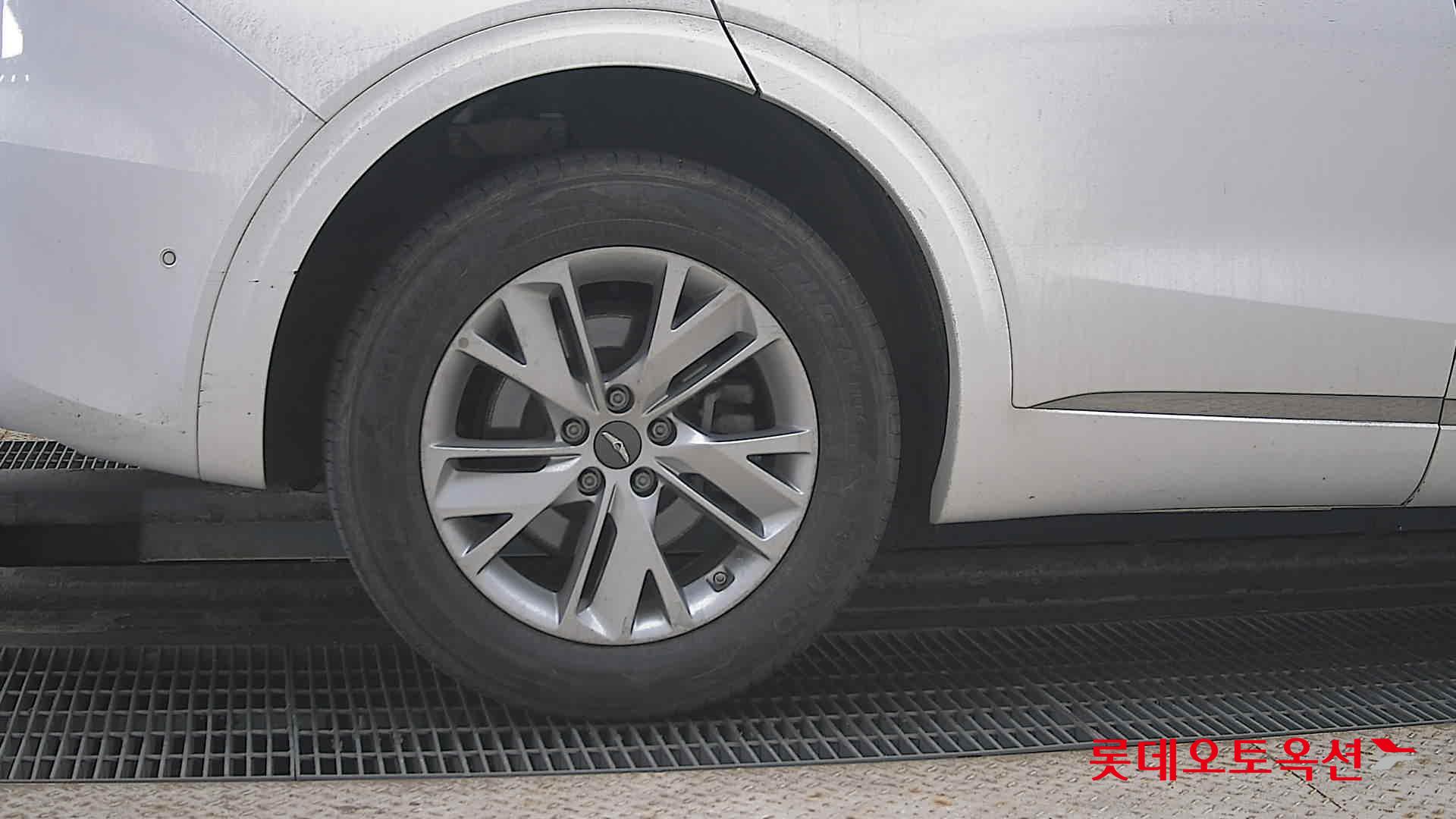 جينسس جي في 70