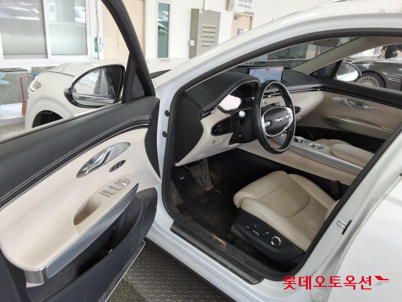 جينسس جي في 70