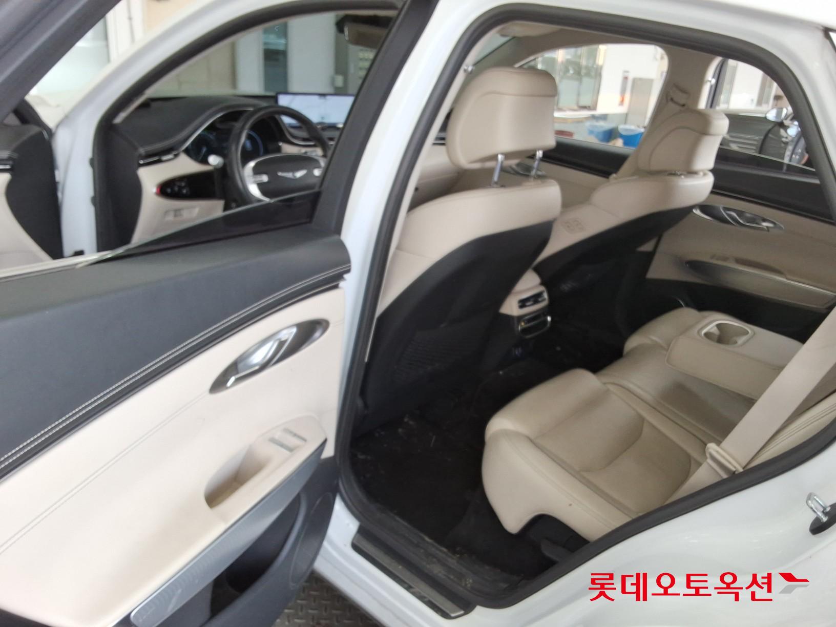 جينسس جي في 70