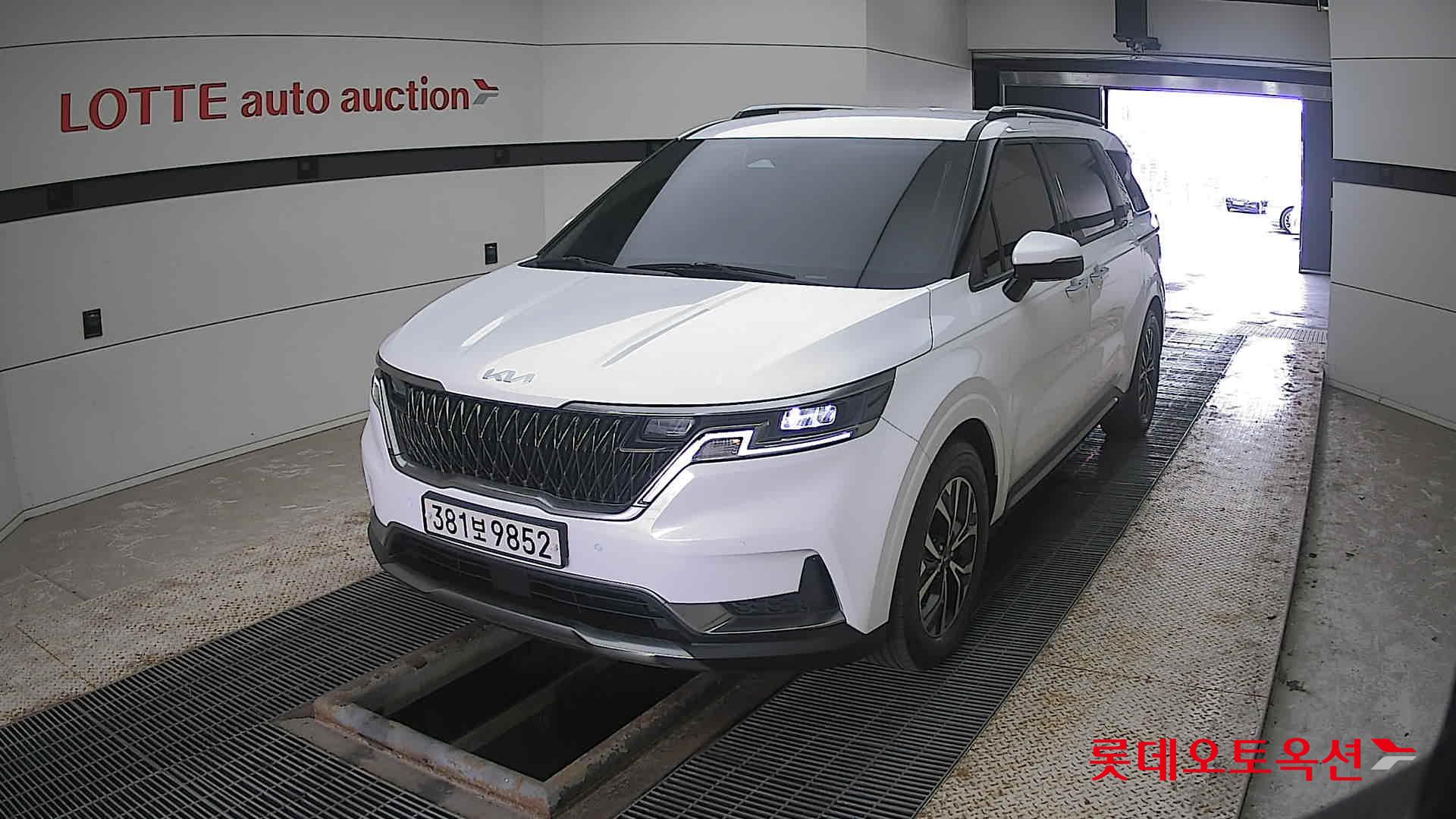 Kia Carnival 2022 Snow White Pearl (optional) из Кореи