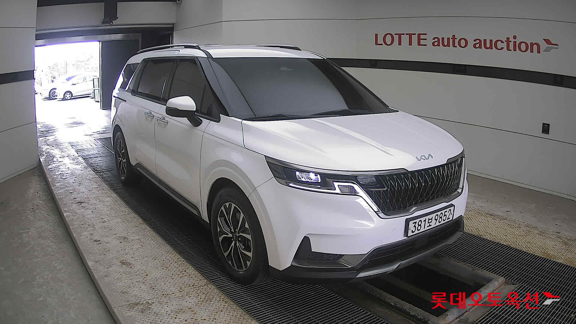 Kia Carnival 2022 Snow White Pearl (optional) из Кореи, фото 2