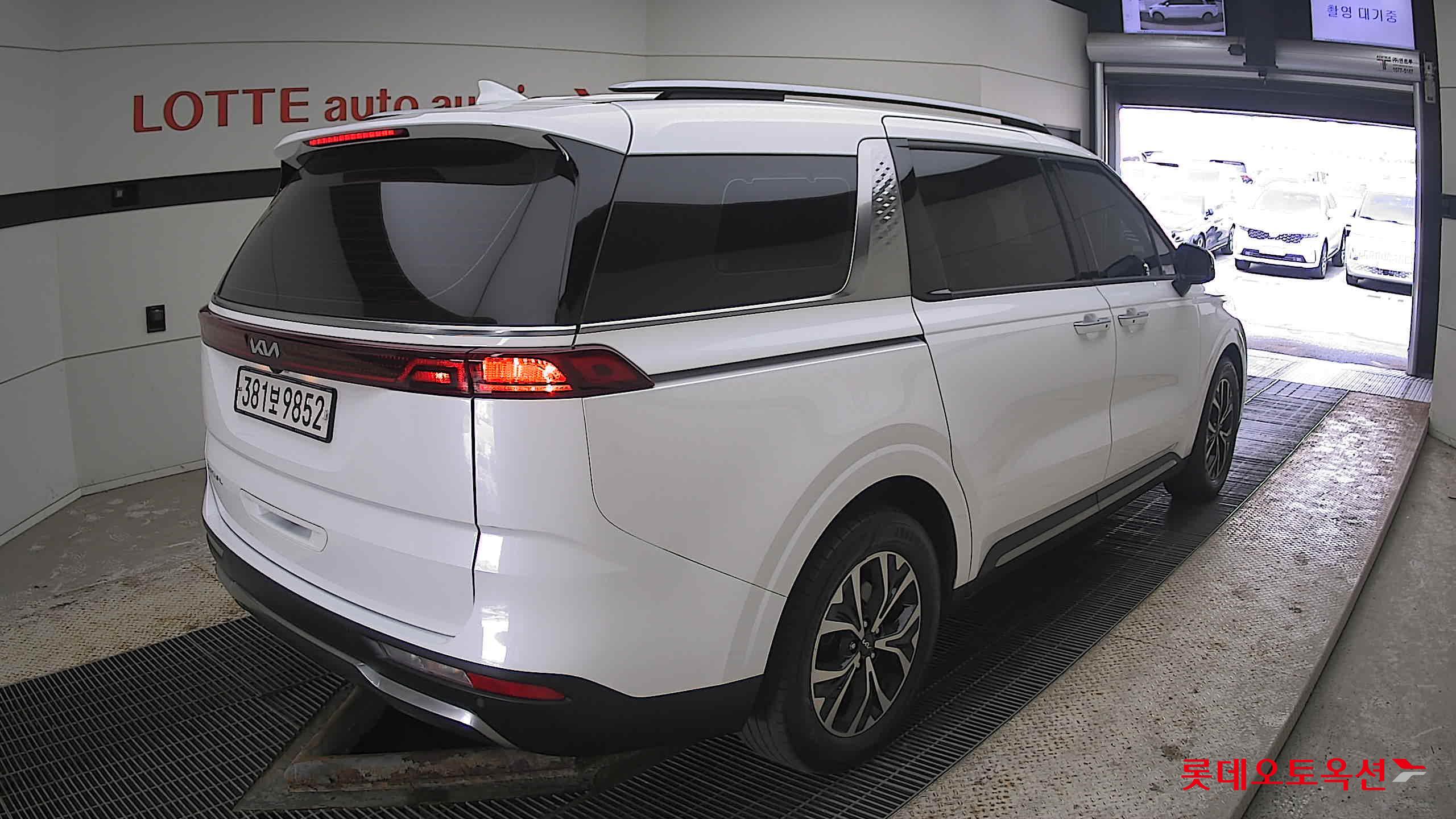 Kia Carnival 2022 Snow White Pearl (optional) из Кореи, фото 4