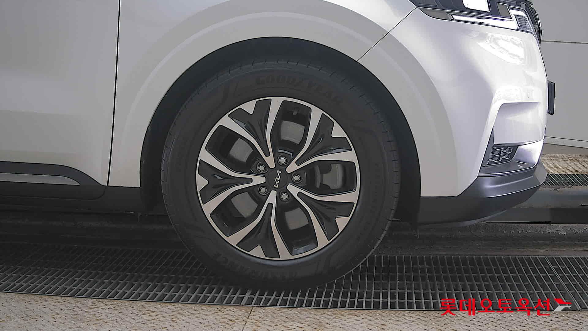 Kia Carnival id 3822957 из Кореи 23