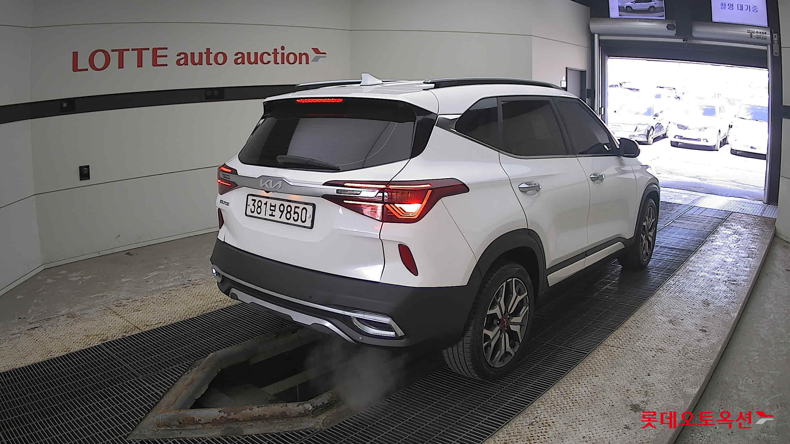 Kia Seltos 2023 Snow White Pearl из Кореи, фото 4