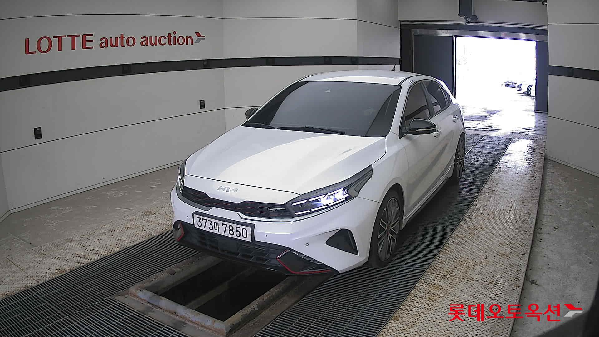 Kia K3 2022 Snow White Pearl из Кореи