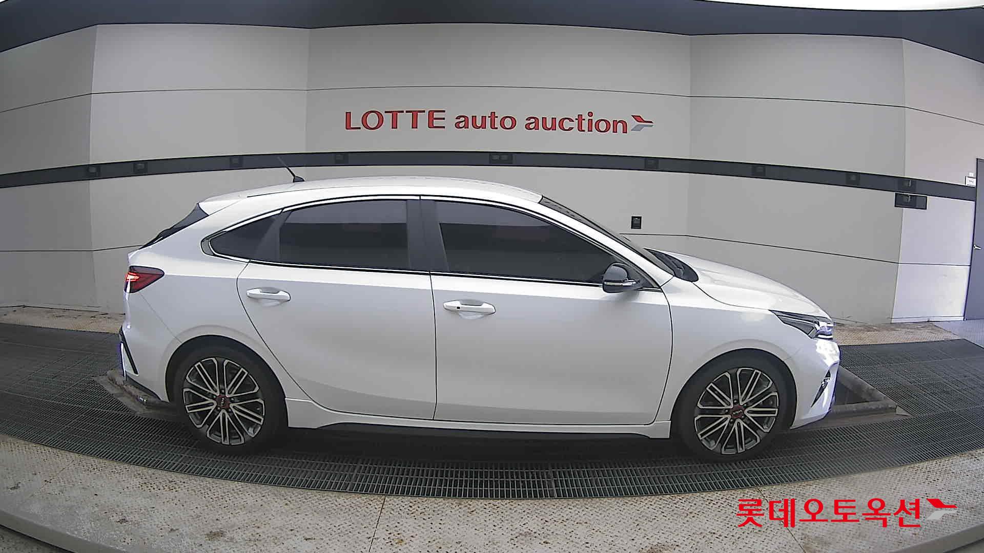 Kia K3 2022 Snow White Pearl из Кореи, фото 3