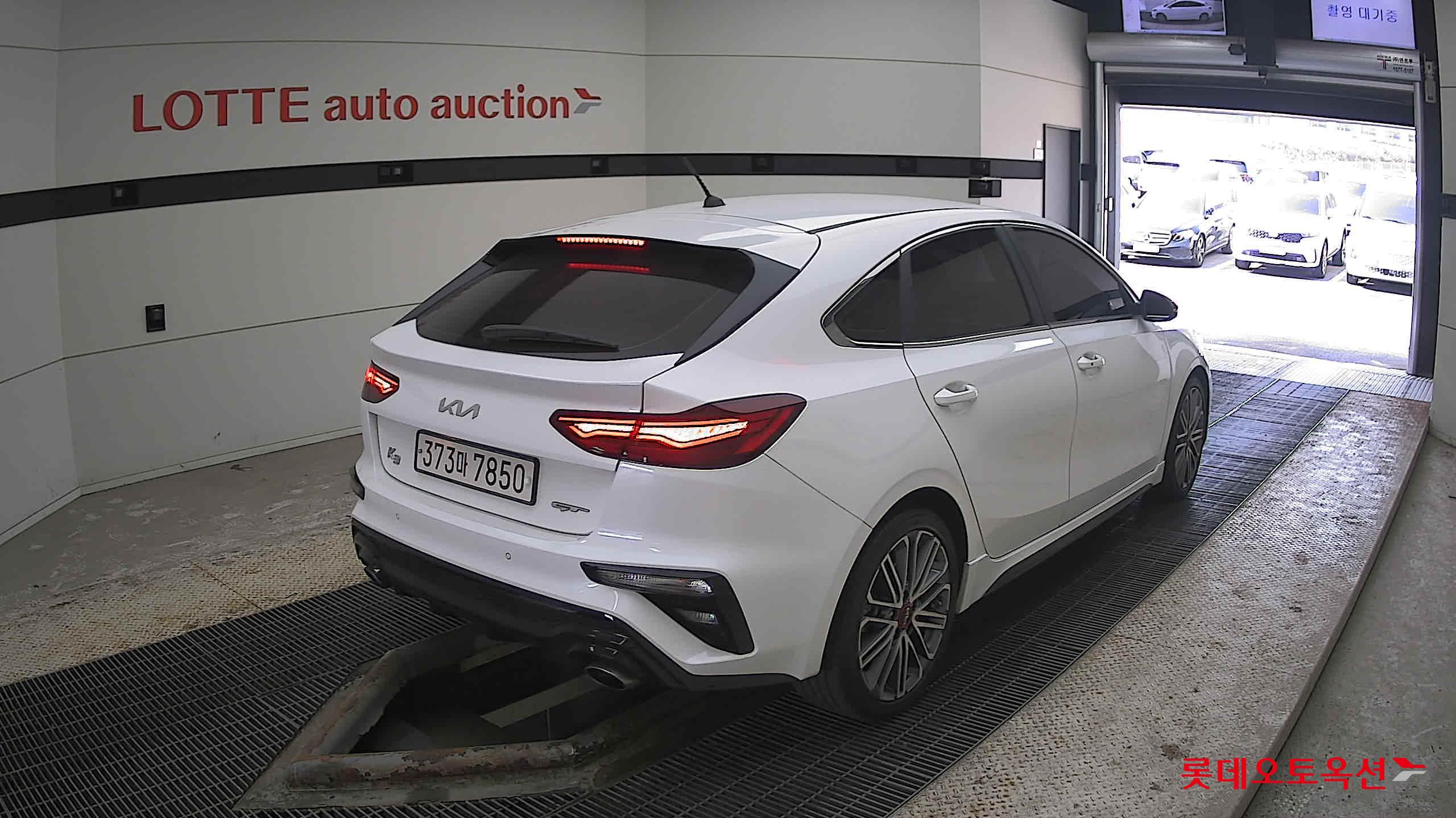 Kia K3 2022 Snow White Pearl из Кореи, фото 4