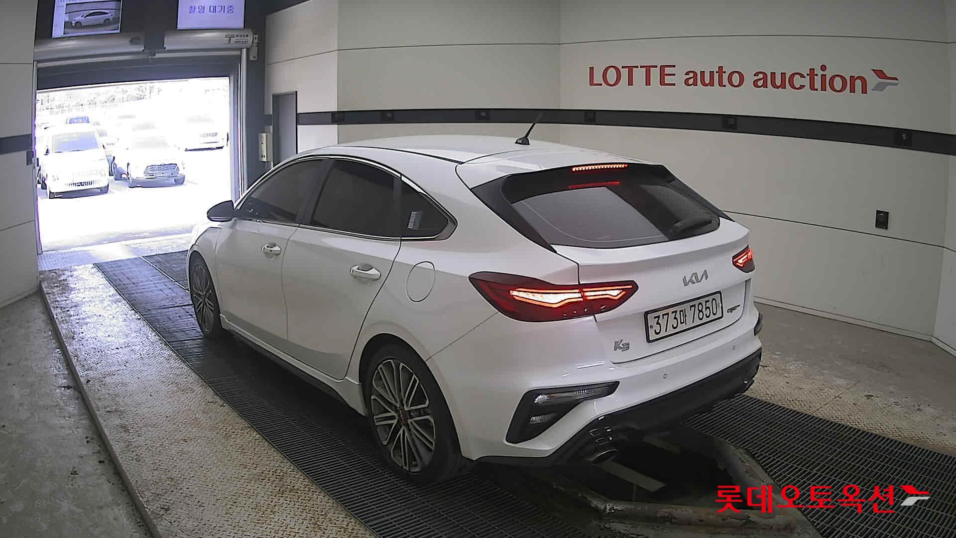 Kia K3 2022 Snow White Pearl из Кореи, фото 6