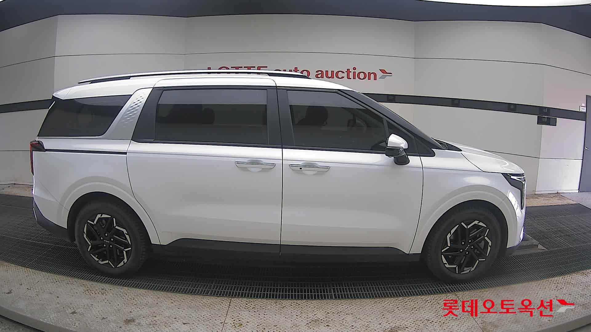 Kia Carnival 2024 Snow White Pearl из Кореи, фото 3