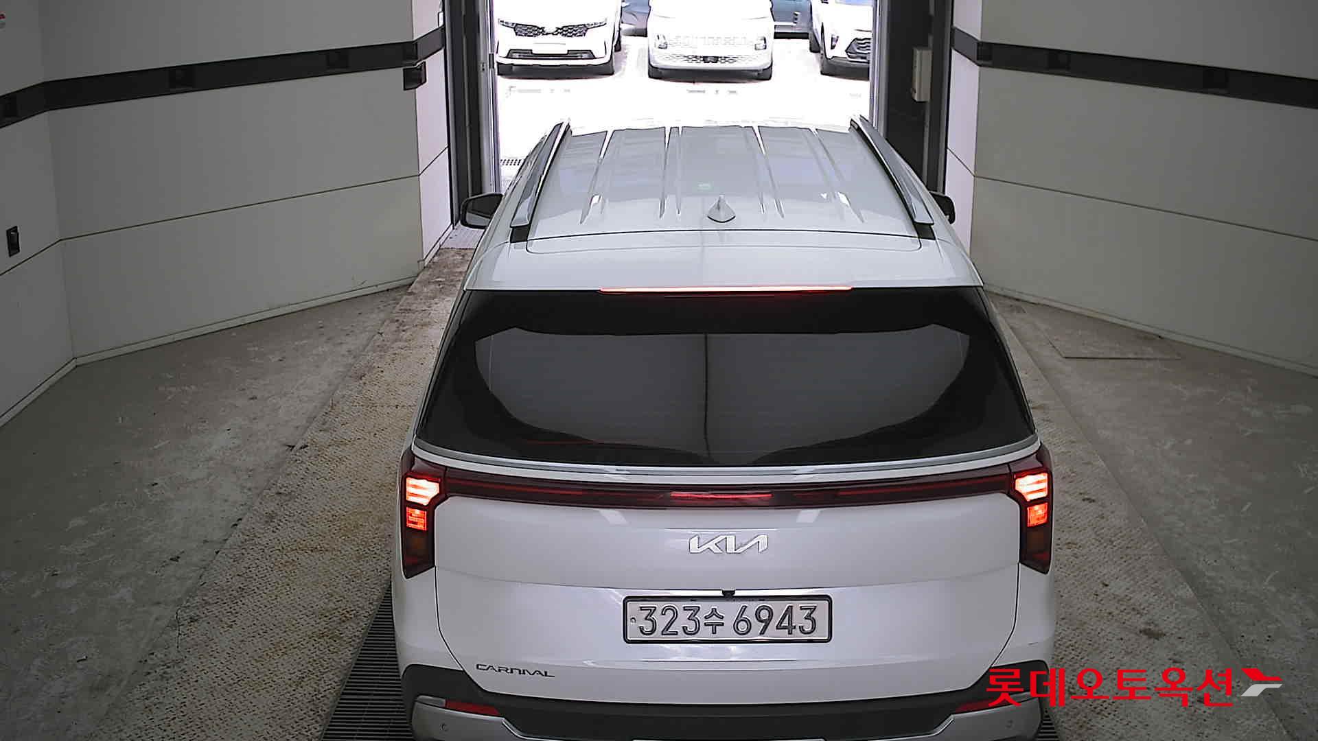 Kia Carnival 2024 Snow White Pearl из Кореи, фото 5