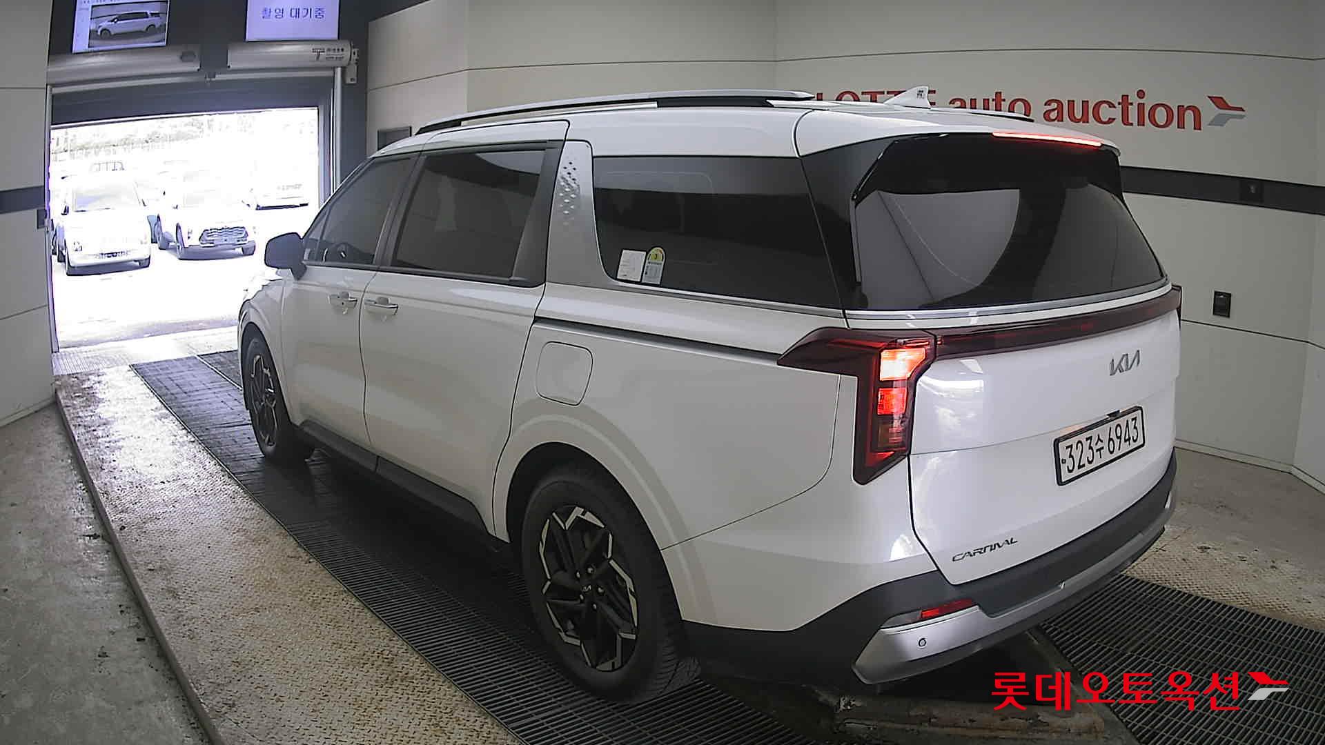 Kia Carnival 2024 Snow White Pearl из Кореи, фото 6