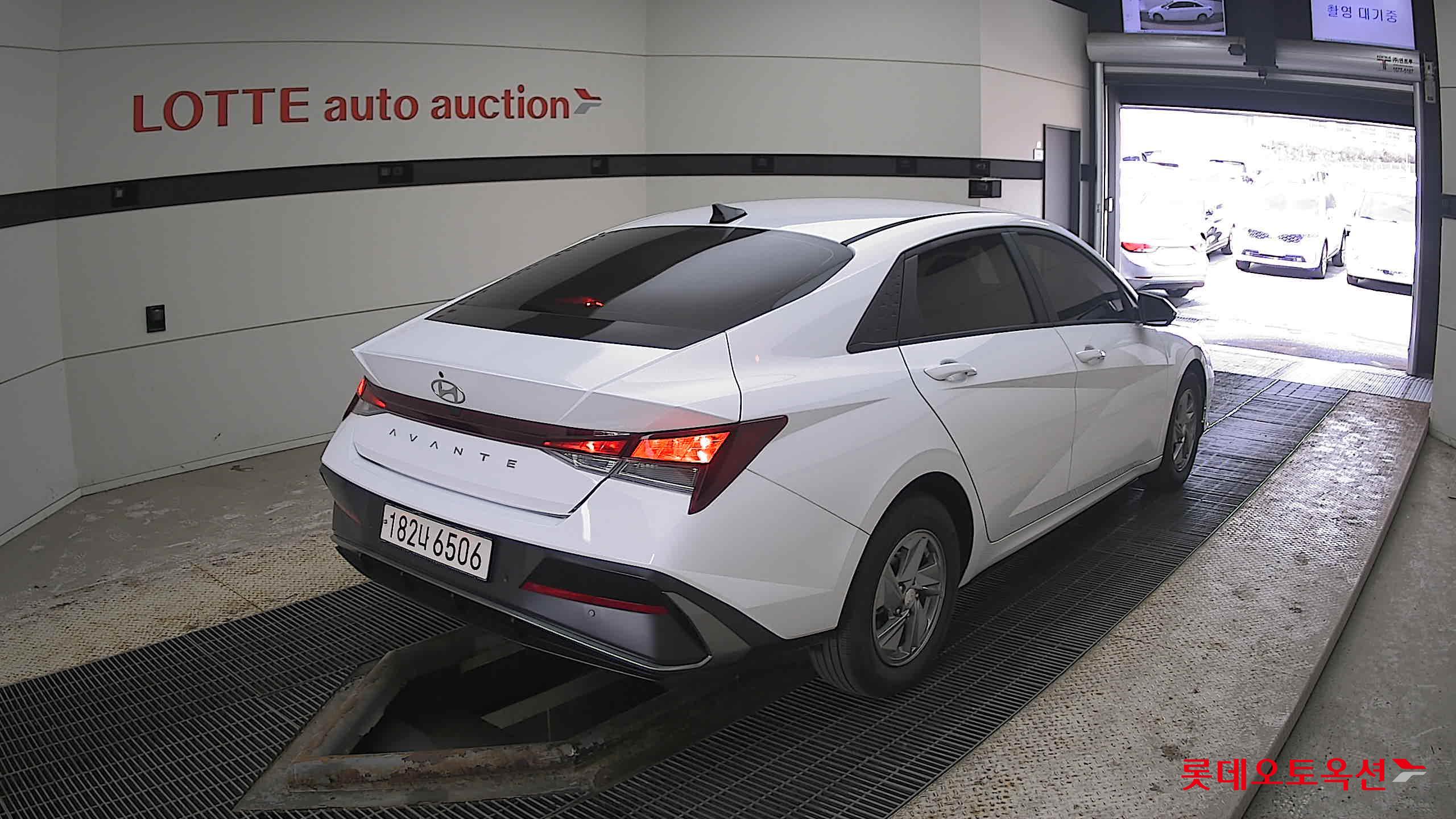 Hyundai Avante 2025 Atlas White из Кореи, фото 4