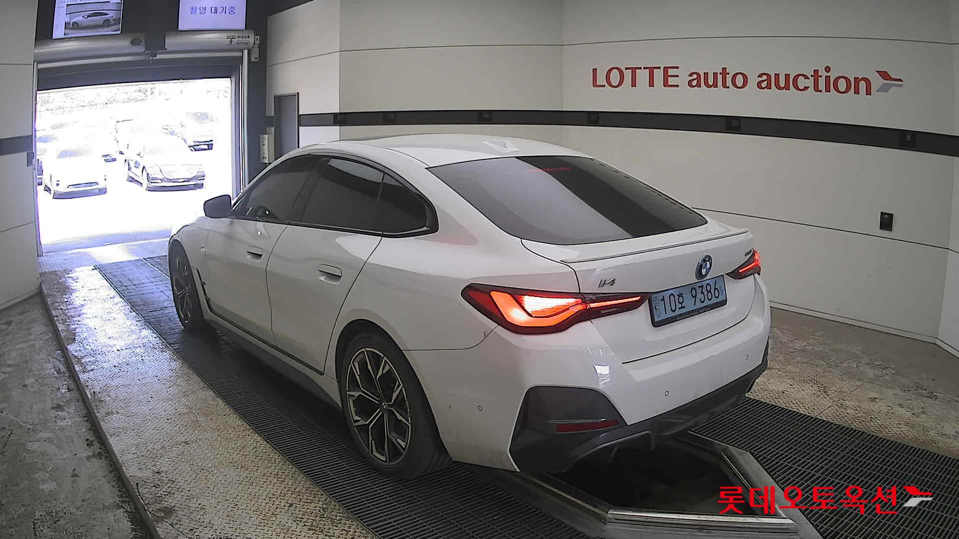 BMW i4 - 4