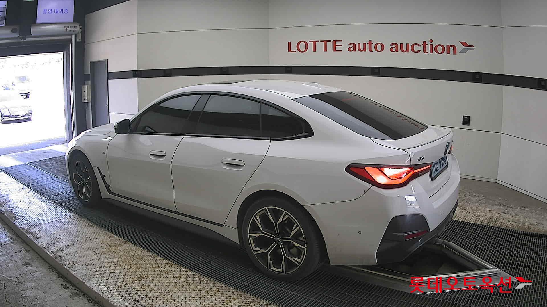 BMW i4 - 15