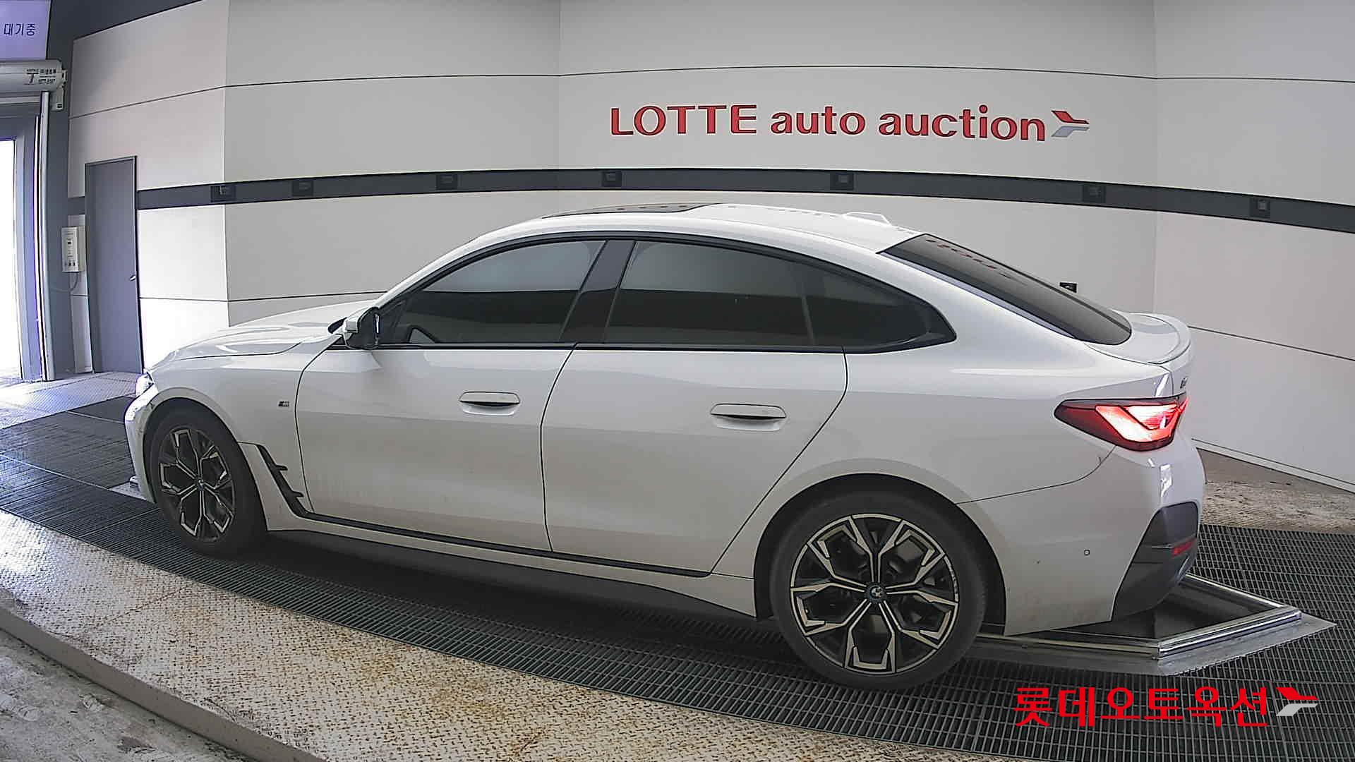 BMW i4 - 14