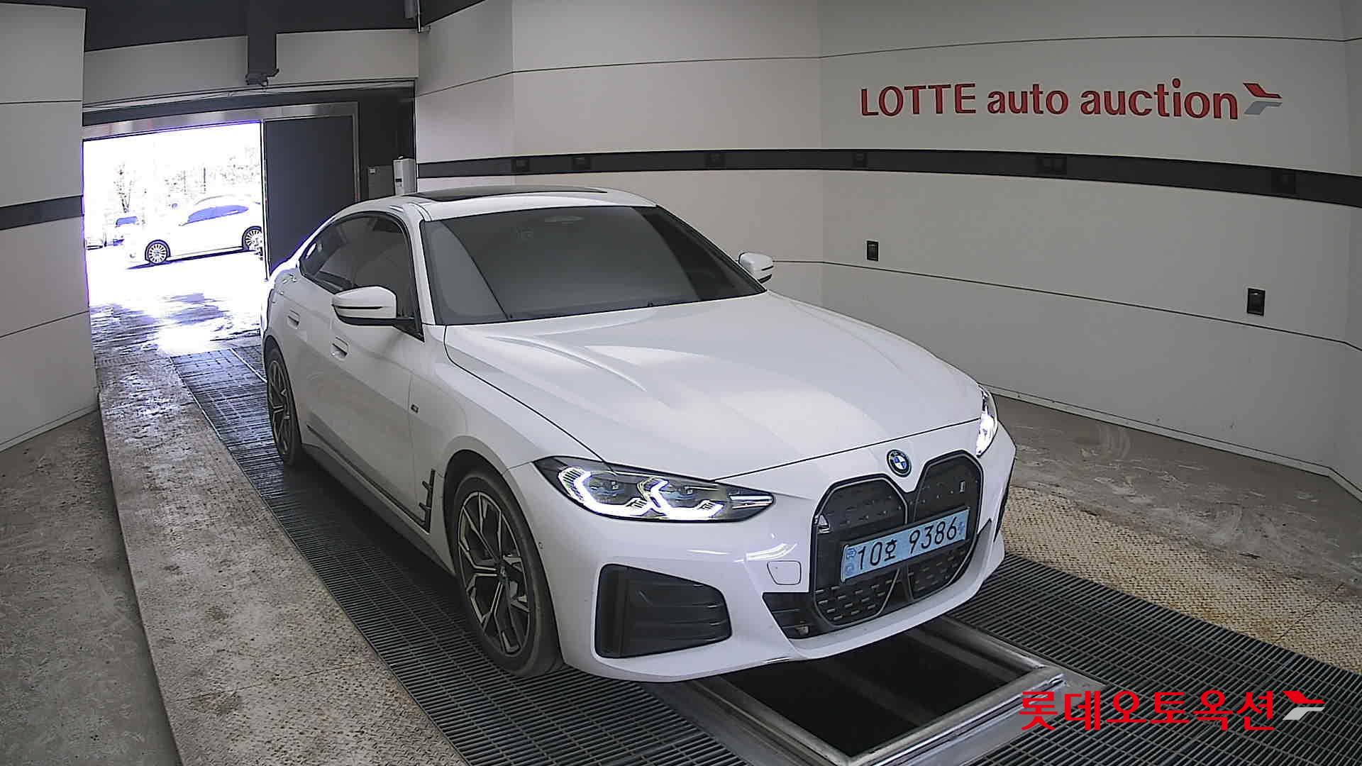BMW i4 - 24