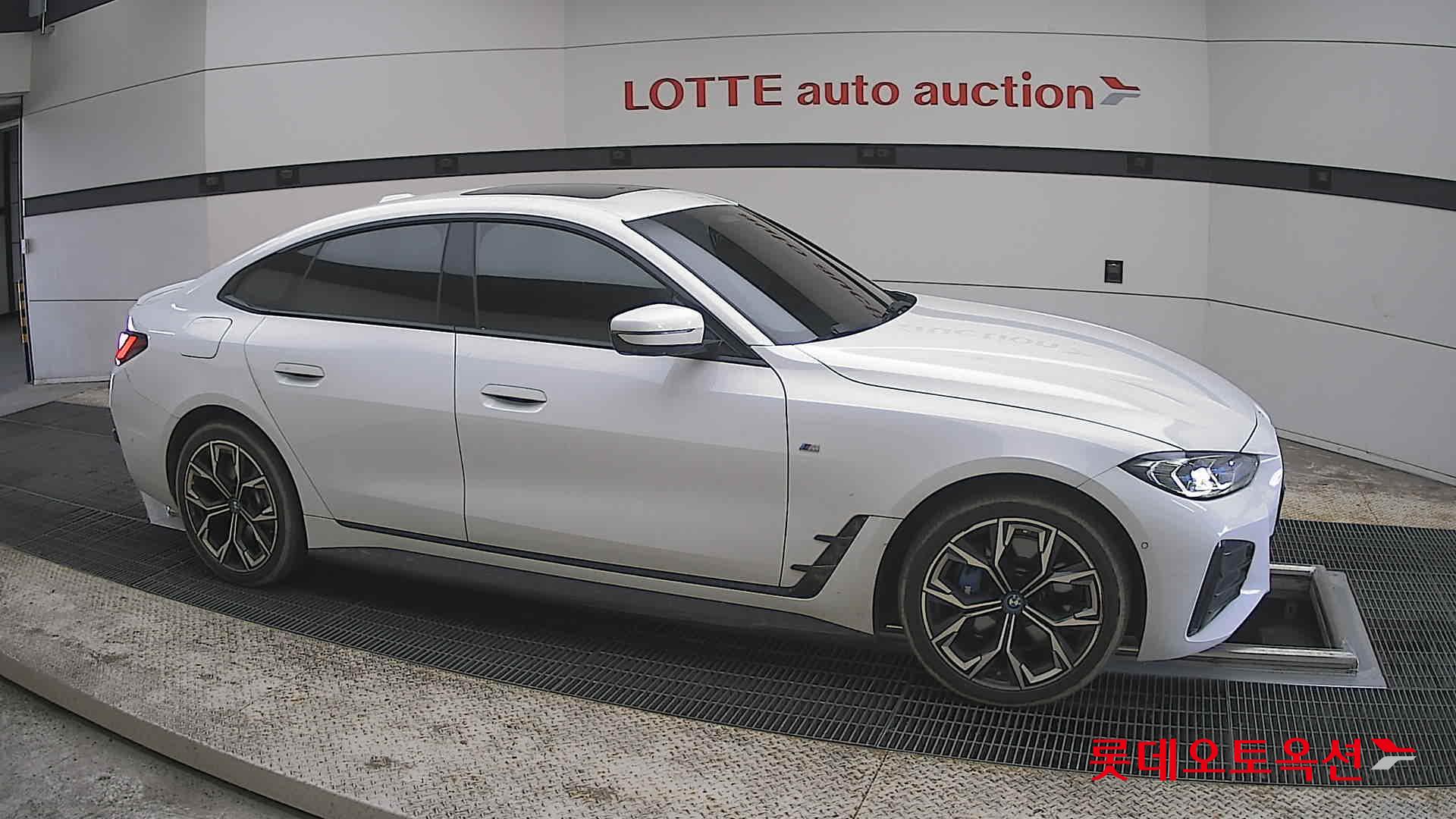 BMW i4 - 22