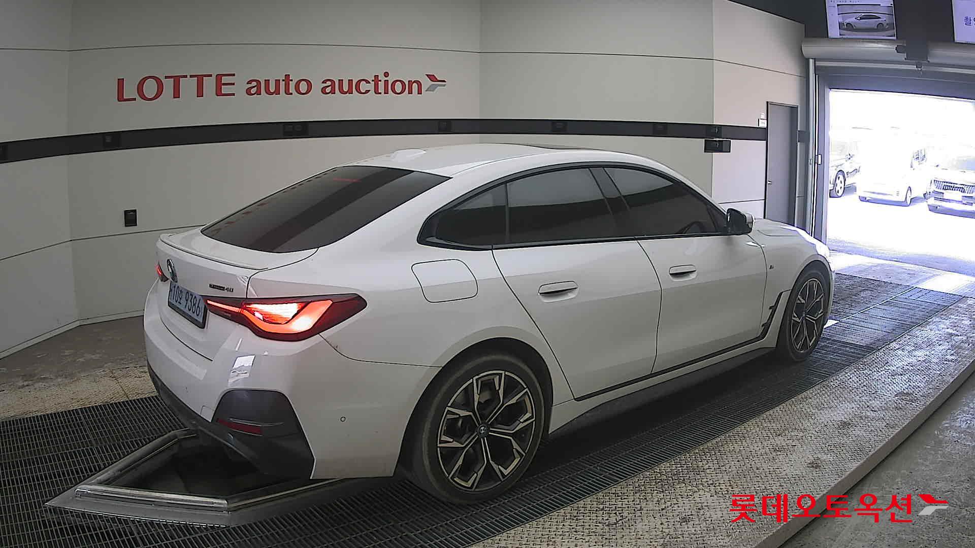 BMW i4 - 19