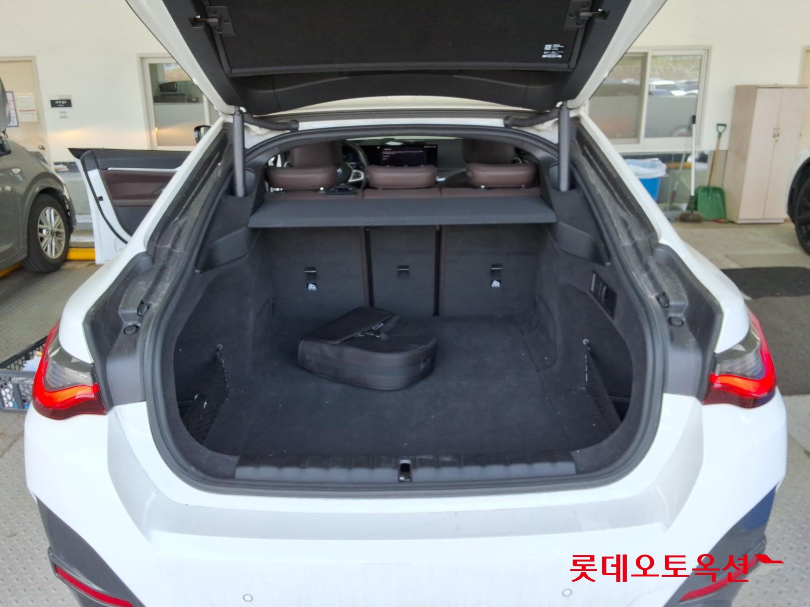 BMW i4 - 9